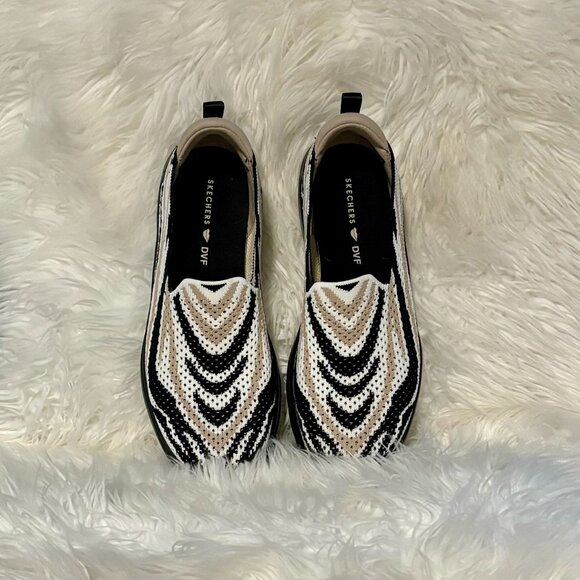 Skechers GoWalk 6  DVF size 7 - Picture 2 of 6